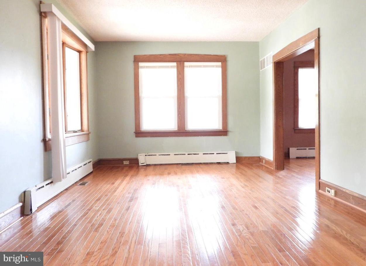 131 Princeton Road Audubon, NJ 08106 - Photo 11 of 32 Living room