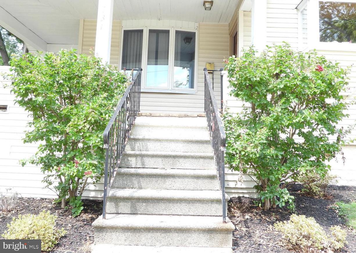131 Princeton Road Audubon, NJ 08106 - Photo 5 of 32 Close up front view