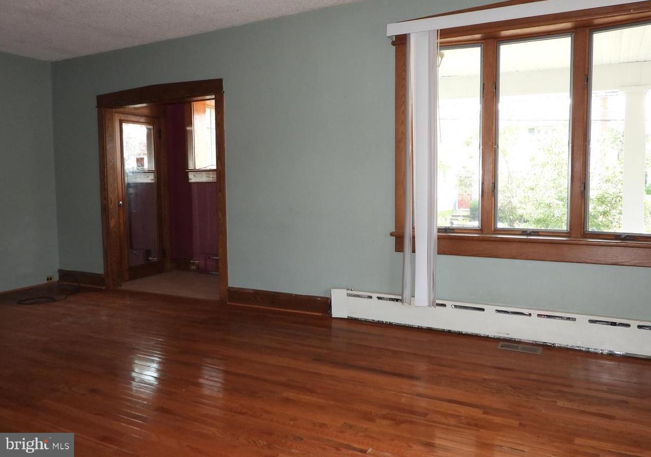 131 Princeton Road Audubon, NJ 08106 - Photo 10 of 32 Living room