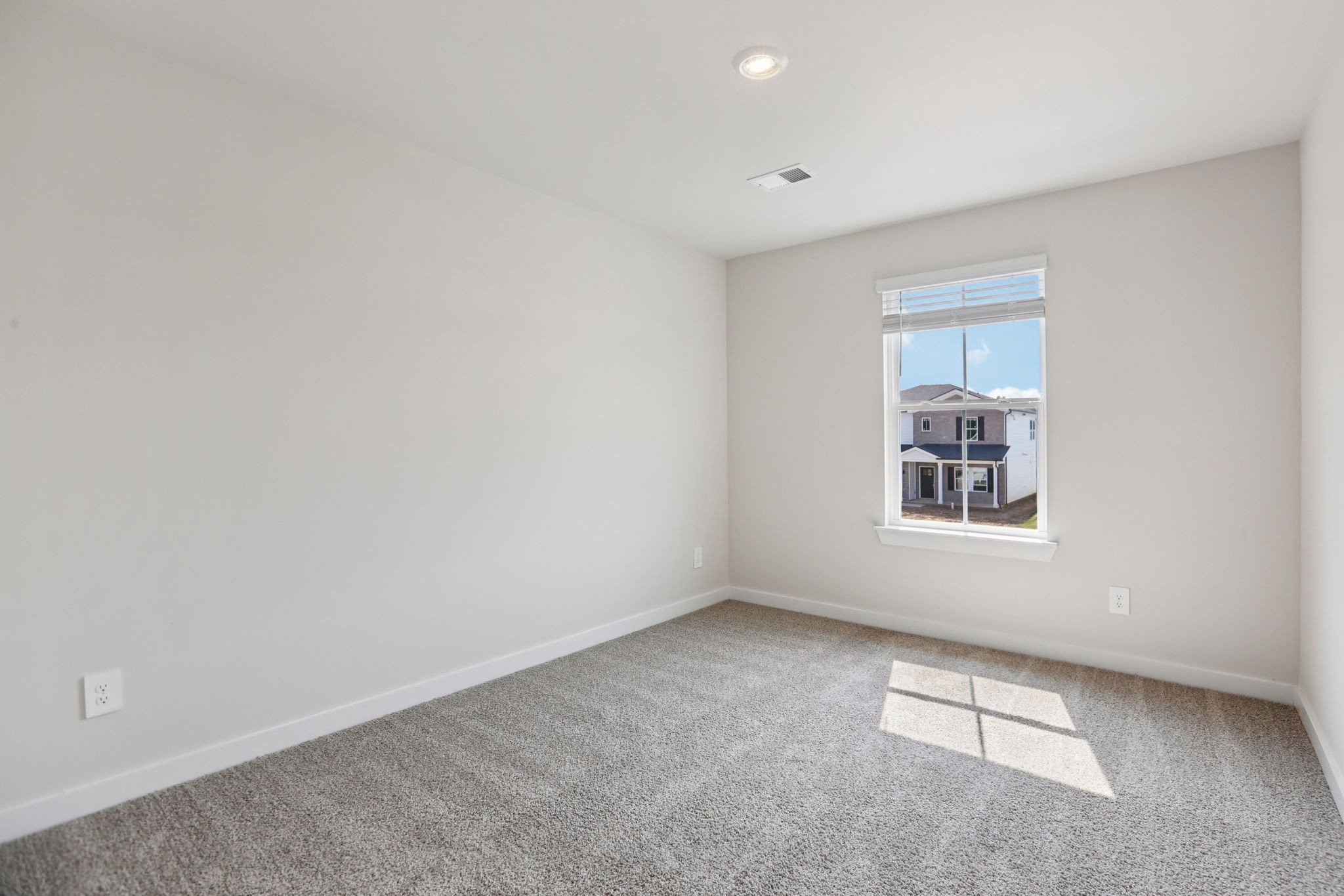 3823 Hallanday Drive Murfreesboro, TN 37128 - Photo 32 of 59 an empty room with a window