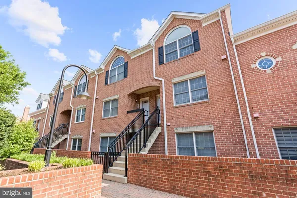$3,100 | 6908 Fairfax Drive, Unit 306, Arlington, VA 22213
