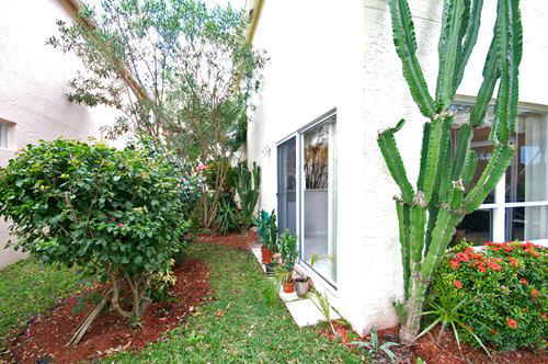 7299 Panache Way Boca Raton, FL 33433 - Photo 23 of 25 sideyard_500