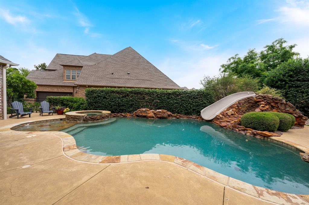 2101 Vail Road Southlake, TX 76092 - Photo 37 of 40 a view of a garden with a large pool