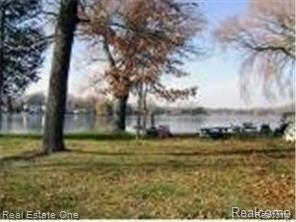 Vac Crescent Point Road Waterford, MI 48327 - Photo 1 of 5 Lake View.jpg