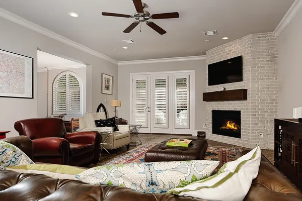 $1,175,000 | 110 Lakeside Cove, The Woodlands, TX 77380