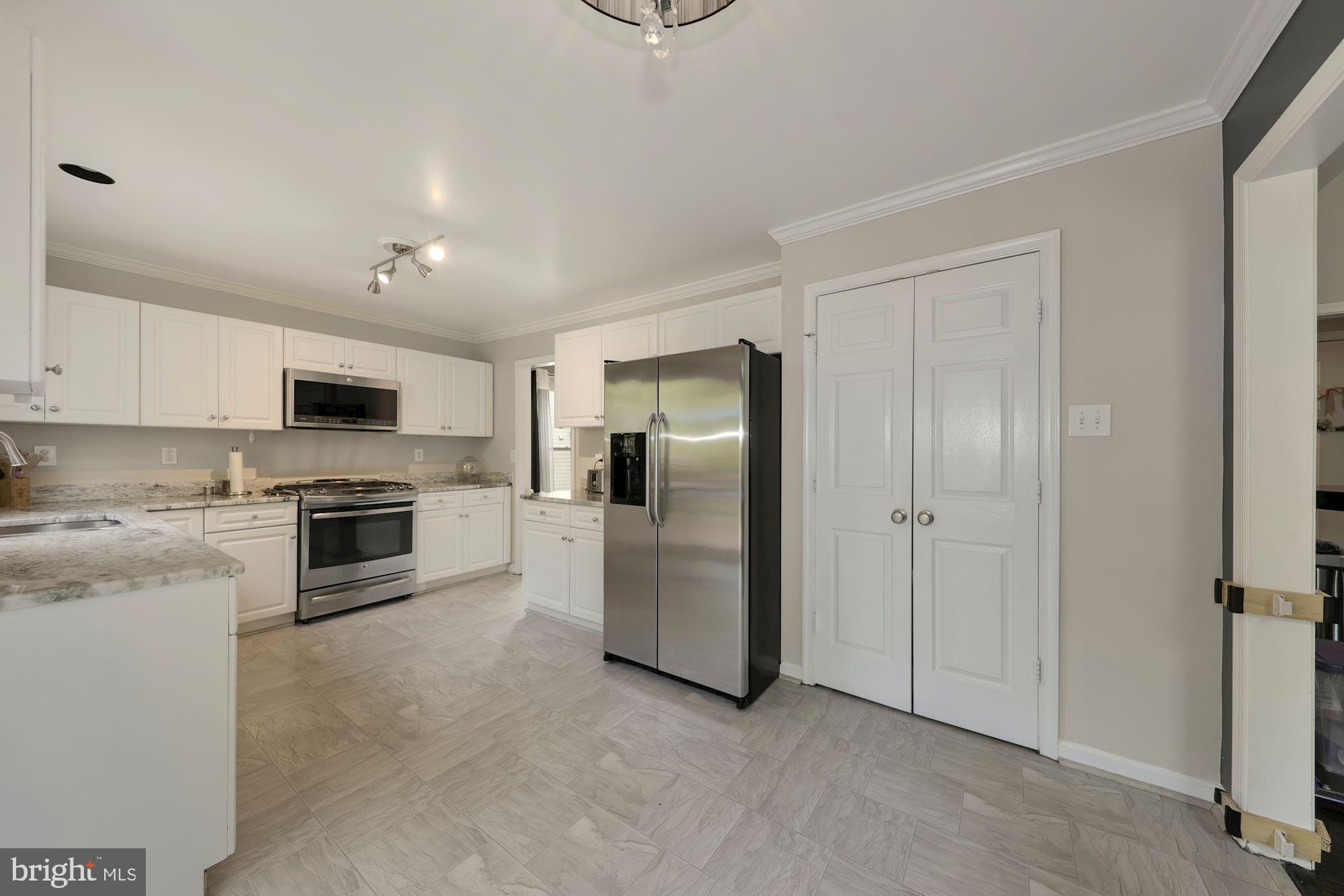 2237 Cold Meadow Way Silver Spring, MD 20906 - Photo 15 of 34 Kitchen (reverse view)