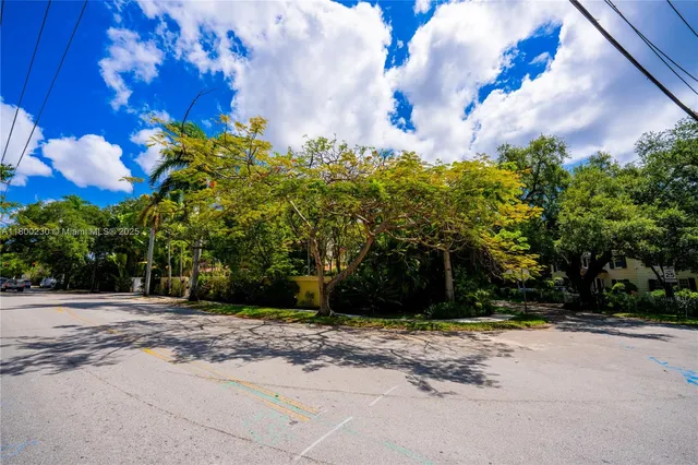 $15,000 | 2855 Southwest 17th Avenue, Miami, FL 33133