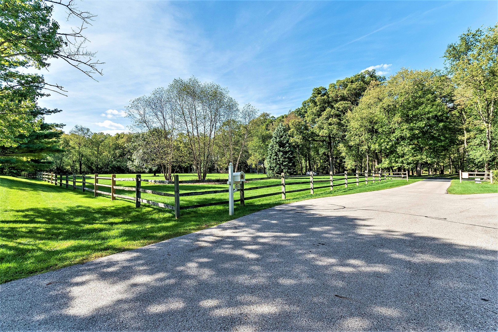 33W644 White Thorne Road Wayne, IL 60184 - Photo 4 of 59 Gallery Image 4