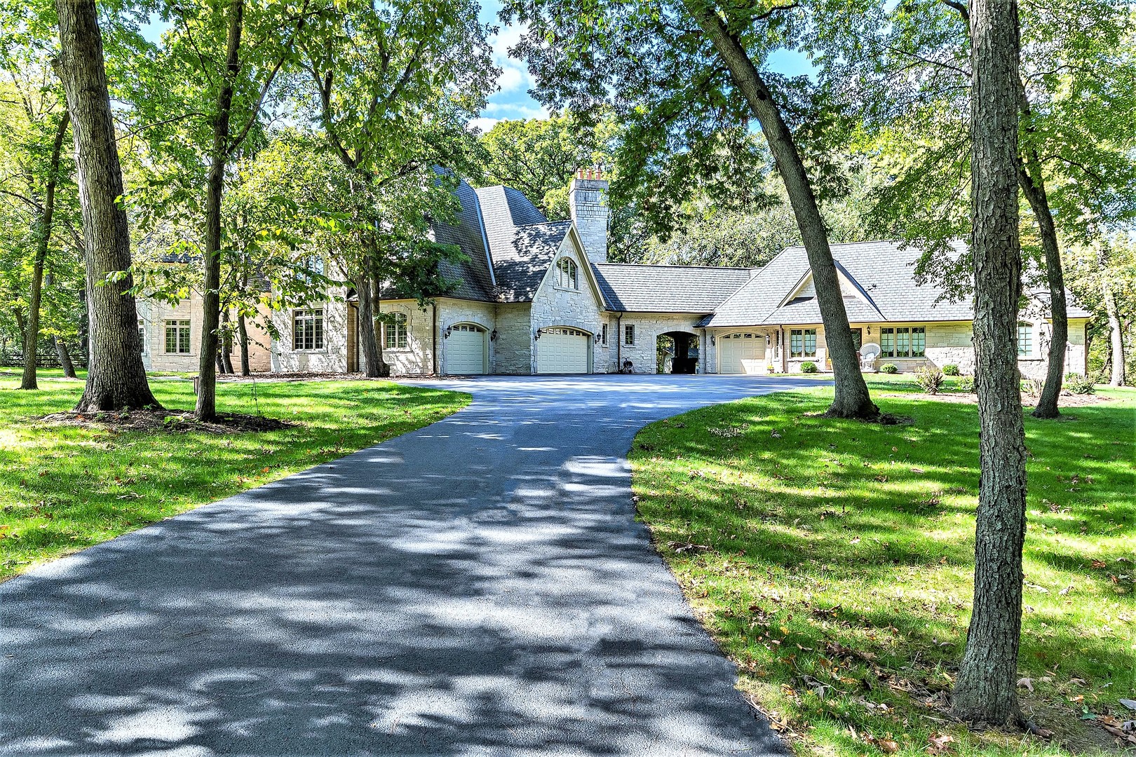 33W644 White Thorne Road Wayne, IL 60184 - Photo 6 of 59 Gallery Image 6