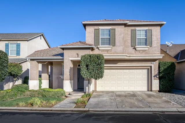 $424,999 | 673 West Fontaine Lane, Clovis, CA 93619