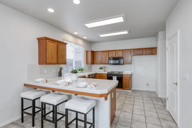 $424,999 | 673 West Fontaine Lane, Clovis, CA 93619