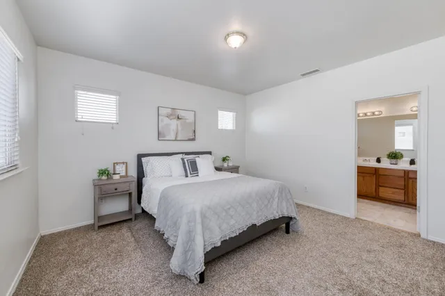 $424,999 | 673 West Fontaine Lane, Clovis, CA 93619