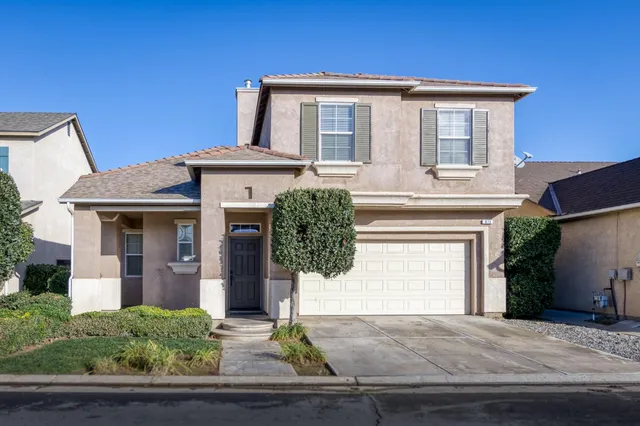 $424,999 | 673 West Fontaine Lane, Clovis, CA 93619