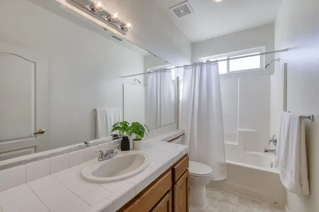 $424,999 | 673 West Fontaine Lane, Clovis, CA 93619