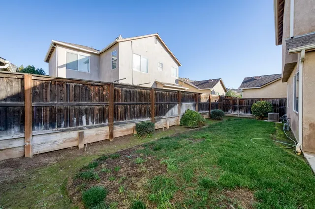 $424,999 | 673 West Fontaine Lane, Clovis, CA 93619