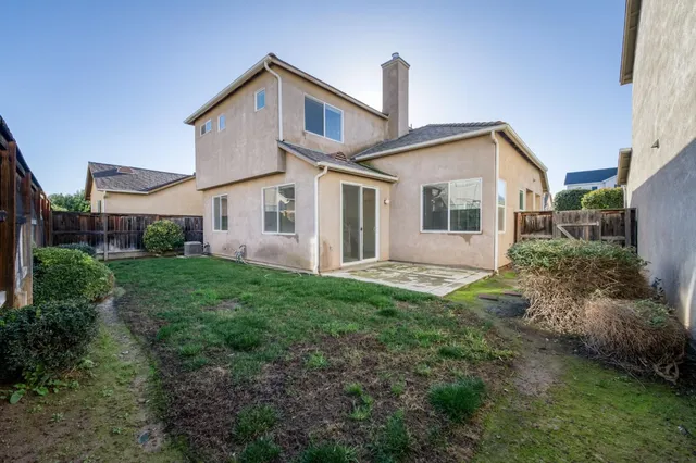 $424,999 | 673 West Fontaine Lane, Clovis, CA 93619