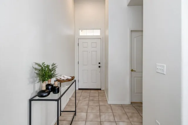 $424,999 | 673 West Fontaine Lane, Clovis, CA 93619