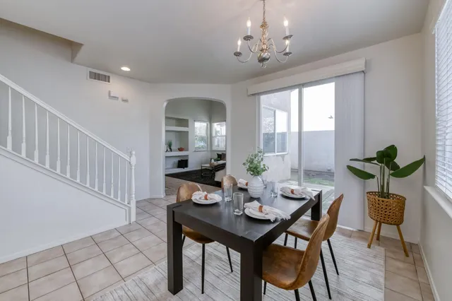 $424,999 | 673 West Fontaine Lane, Clovis, CA 93619