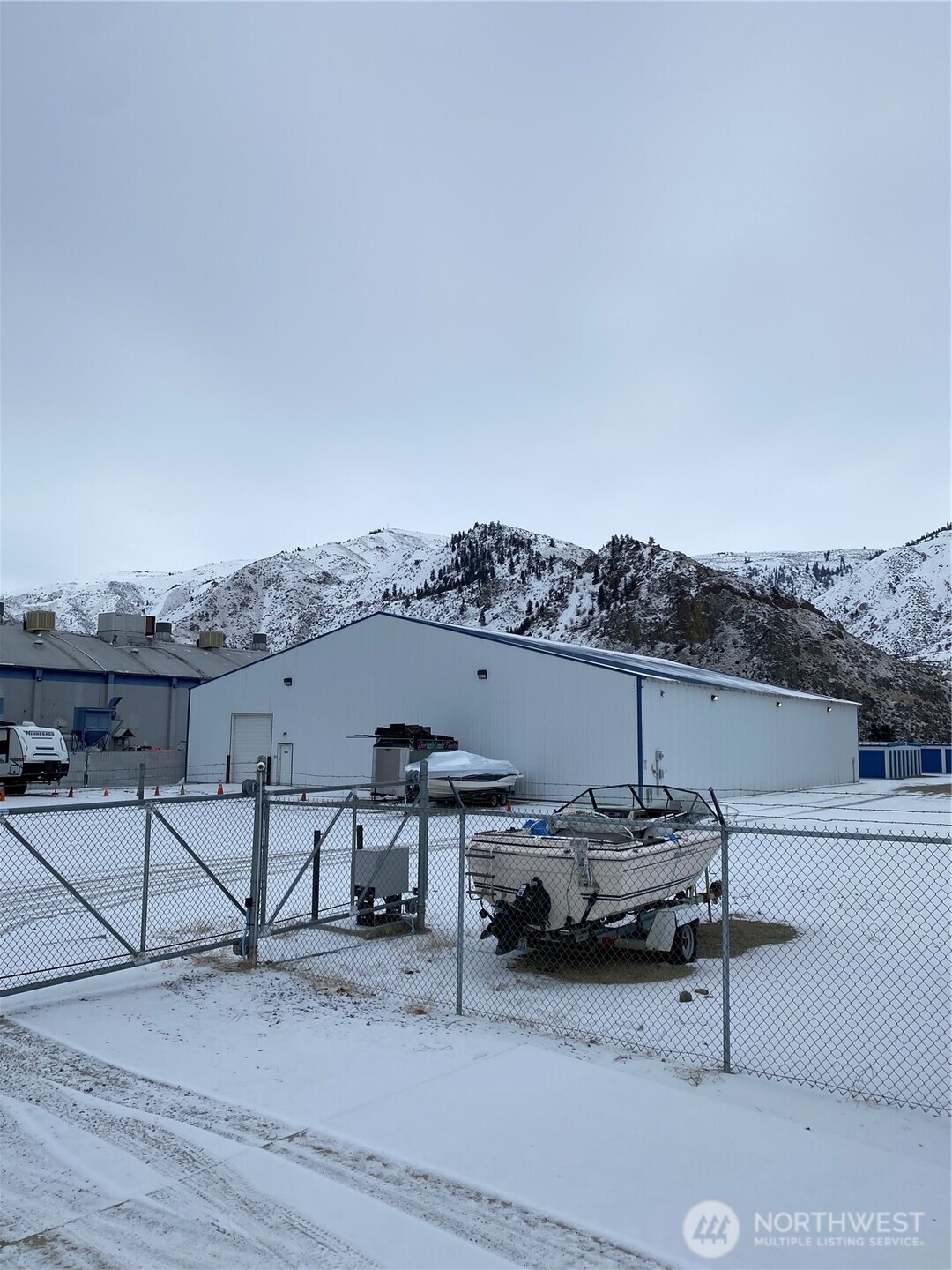 14277 Us Highway Entiat, WA 98822 - Photo 14 of 18 a view of a terrace with chairs