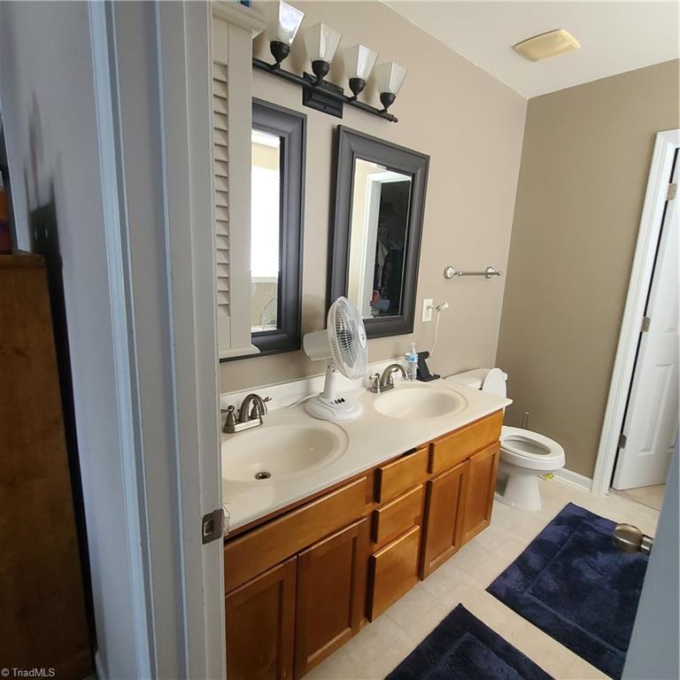895 Jennifer Lane High Point, NC 27265 - Photo 11 of 21