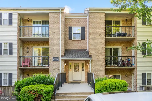 $2,100 | 18304 Streamside Drive, Unit 203, Gaithersburg, MD 20879
