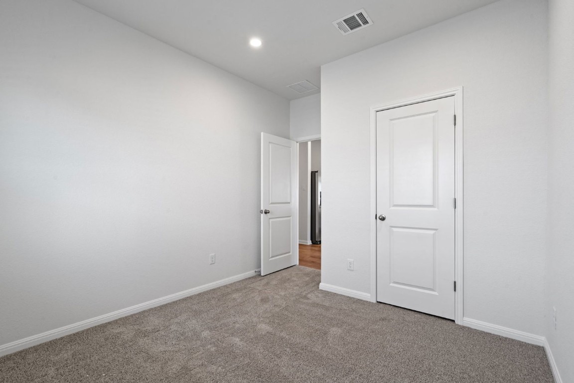 133 Hatari Trail Jarrell, TX 76537 - Photo 14 of 33