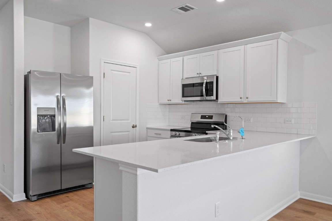 133 Hatari Trail Jarrell, TX 76537 - Photo 5 of 33