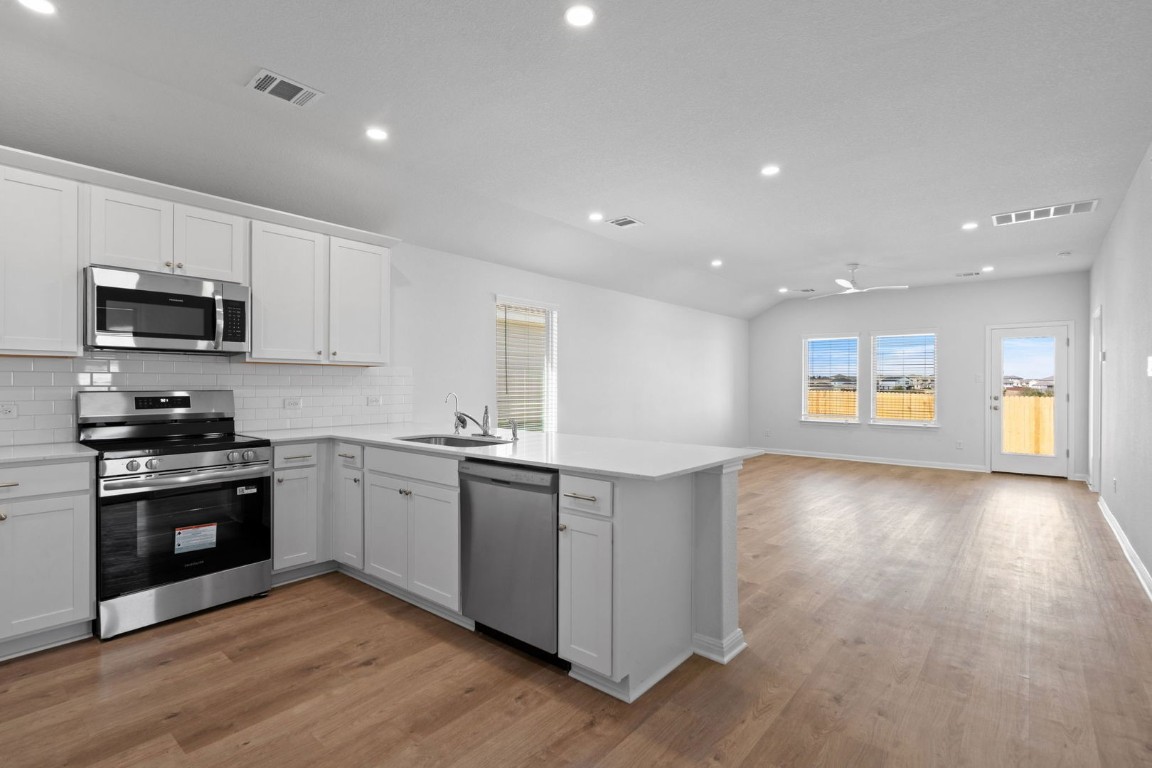 133 Hatari Trail Jarrell, TX 76537 - Photo 6 of 33