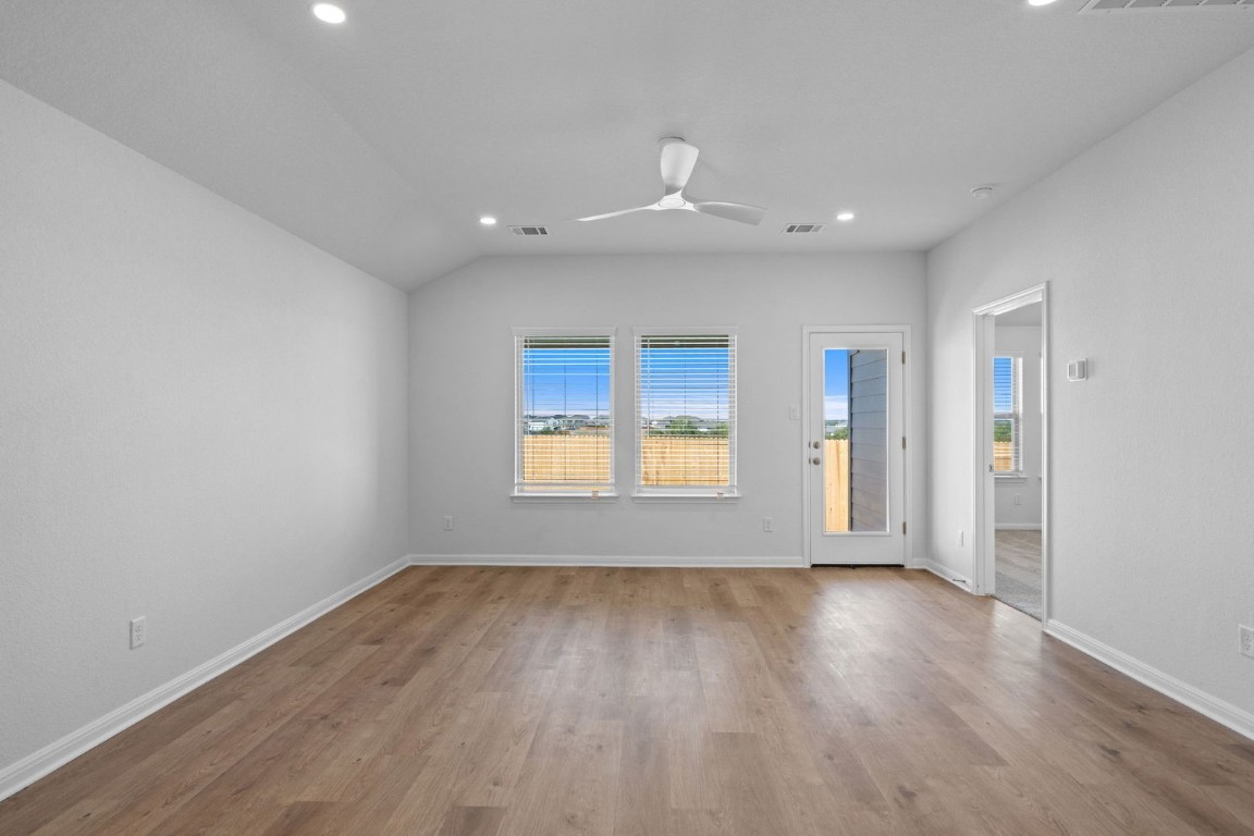 133 Hatari Trail Jarrell, TX 76537 - Photo 8 of 33