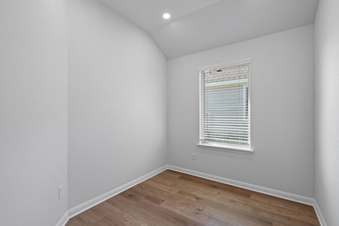 133 Hatari Trail Jarrell, TX 76537 - Photo 10 of 33