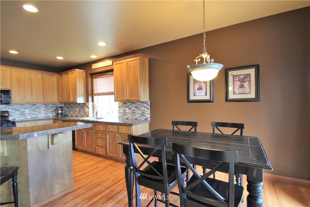 17059 168th Court Southeast Renton, WA 98058 - Photo 4 of 25 Gallery Image 4