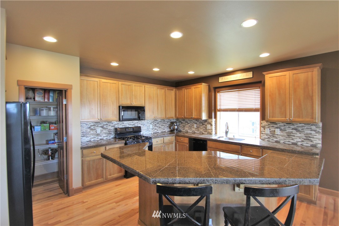 17059 168th Court Southeast Renton, WA 98058 - Photo 5 of 25 Gallery Image 5