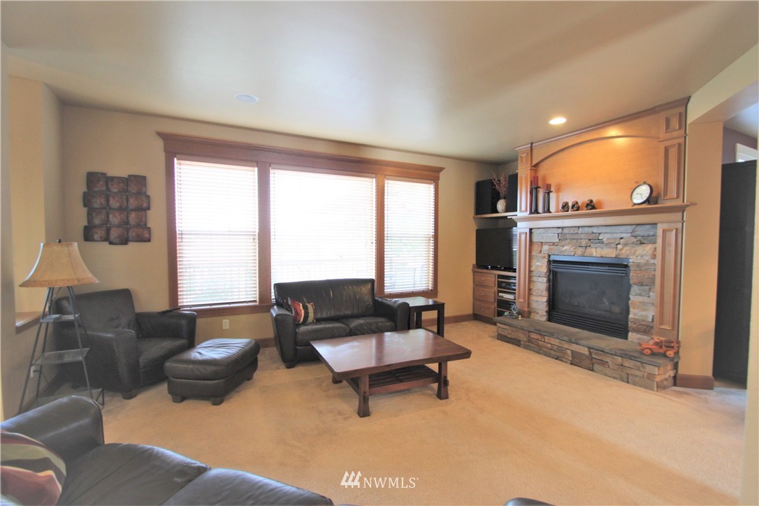 17059 168th Court Southeast Renton, WA 98058 - Photo 8 of 25 Gallery Image 8
