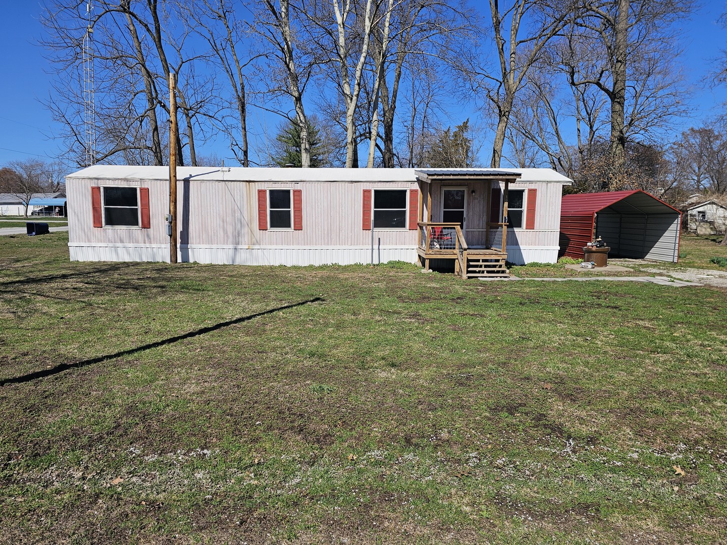 190 West 5th Street Bonnie, IL 62816 - Photo 3 of 25 a view of a house with a yard and sitting area