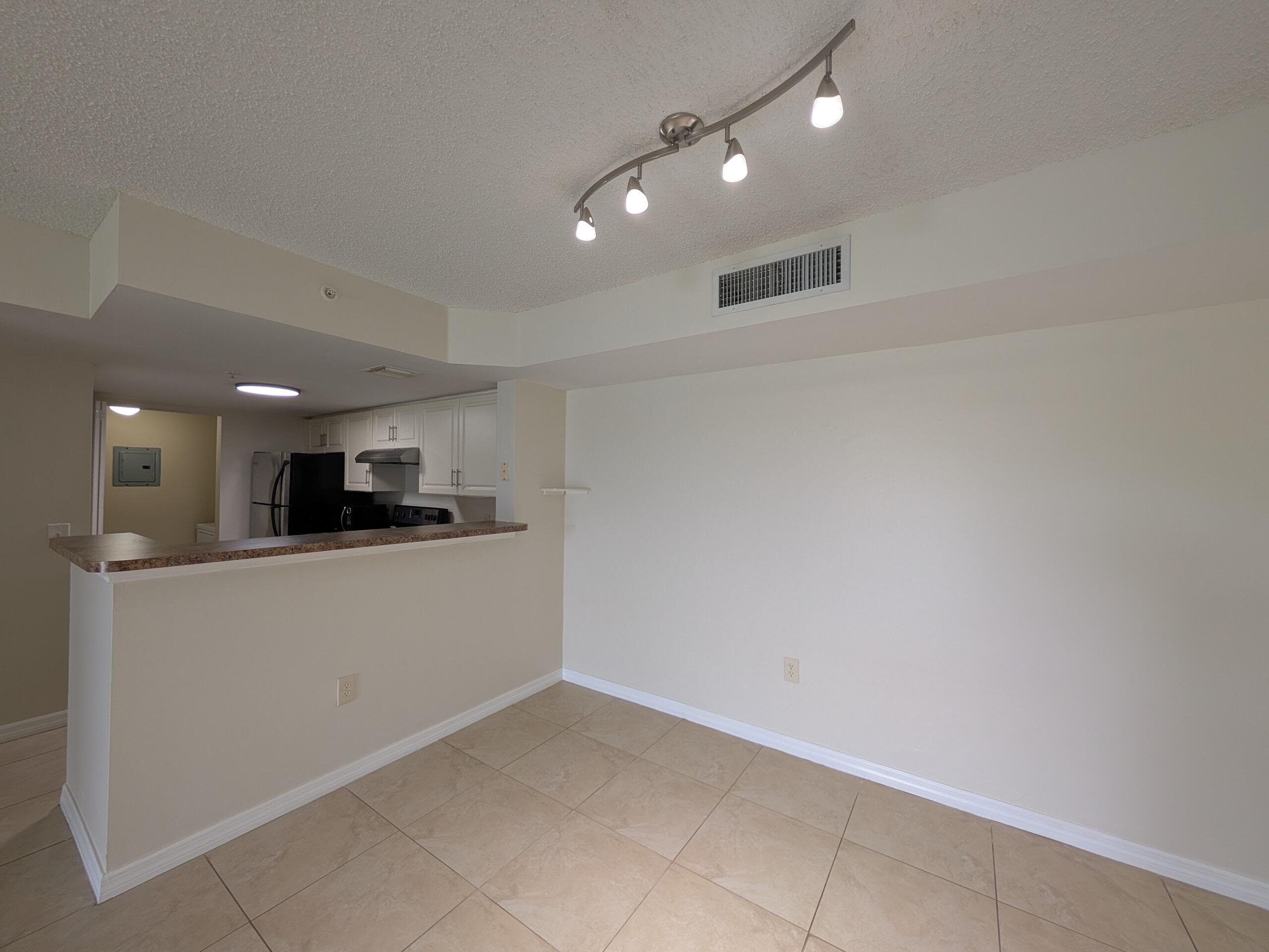 5011 Wiles Road, Unit 208 Coconut Creek, FL 33073 - Photo 5 of 23 1000014709