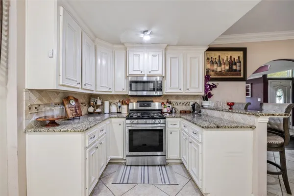 $2,200 | 922 Gilpin Street, Houston, TX 77034