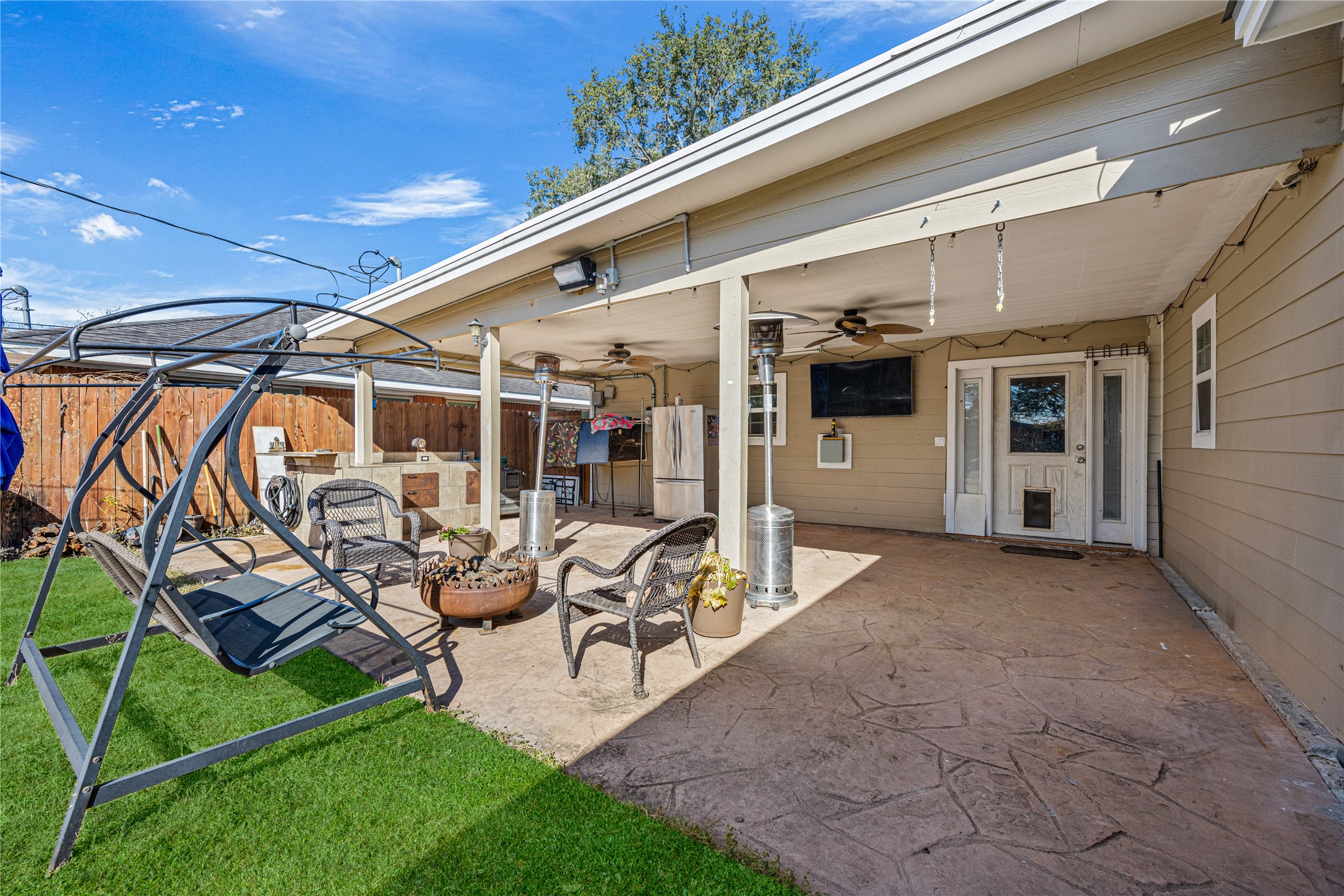 922 Gilpin Street Houston, TX 77034 - Photo 26 of 26 a view of a patio with table and chairs and a barbeque