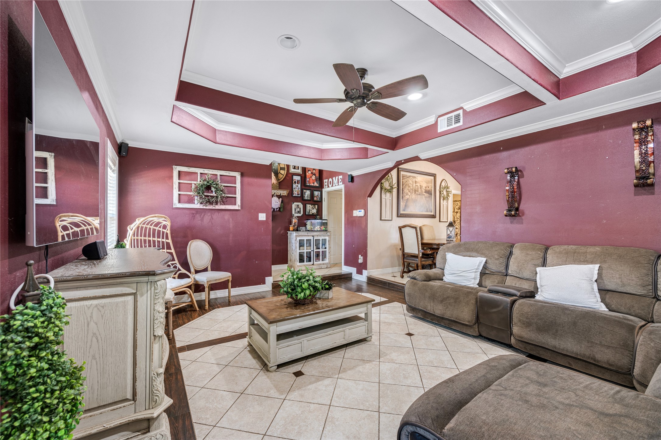922 Gilpin Street Houston, TX 77034 - Photo 6 of 26 a living room with furniture