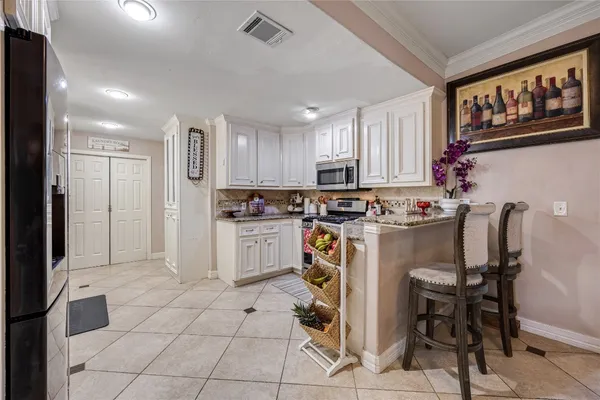 $2,200 | 922 Gilpin Street, Houston, TX 77034