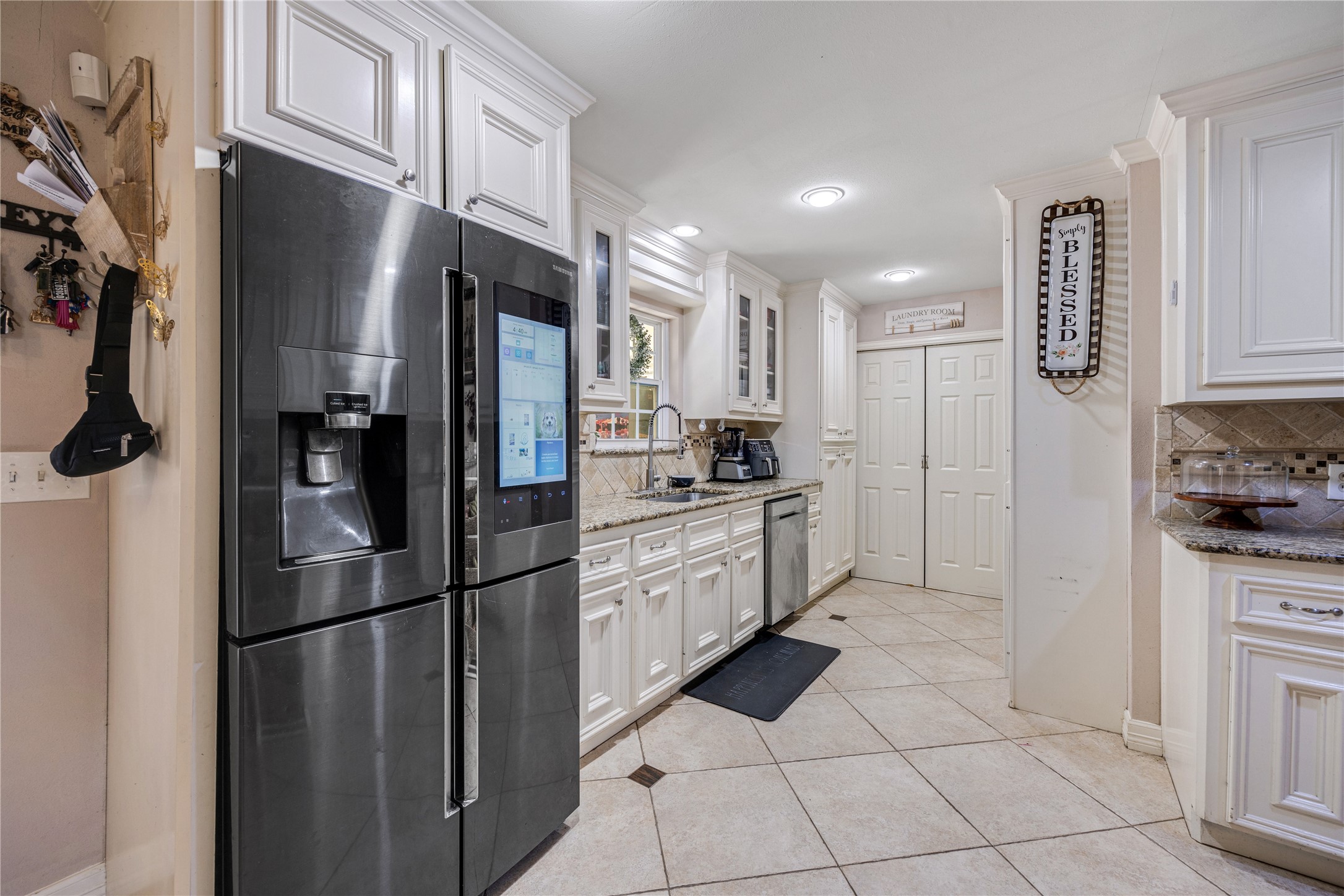 922 Gilpin Street Houston, TX 77034 - Photo 10 of 26 a kitchen with stainless steel appliances granite countertop a refrigerator a stove and a sink