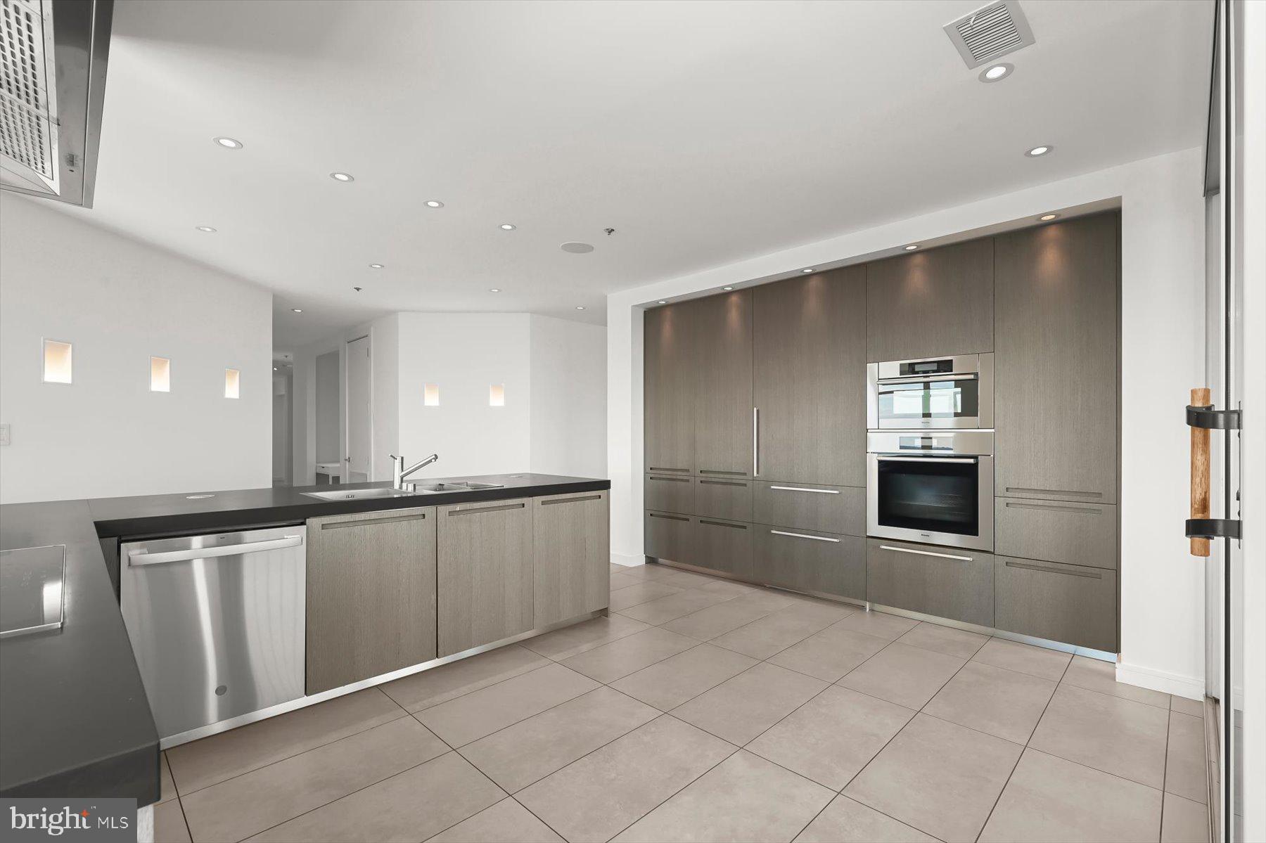 100 Harborview Drive, Unit 1901 Baltimore, MD 21230 - Photo 23 of 107