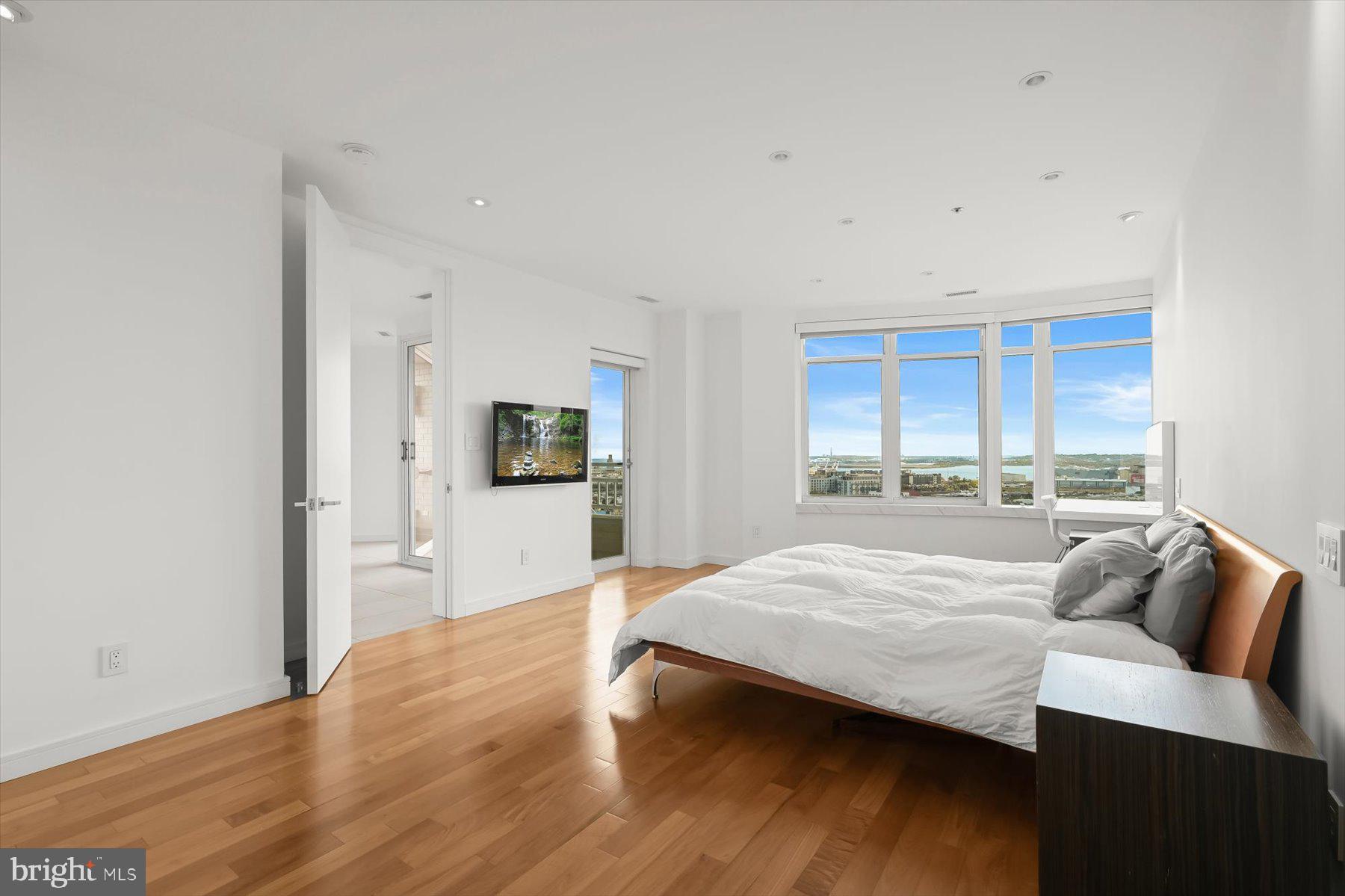 100 Harborview Drive, Unit 1901 Baltimore, MD 21230 - Photo 32 of 107