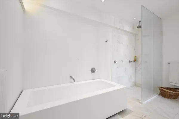 $12,500 | 100 Harborview Drive, Unit 1901, Baltimore, MD 21230