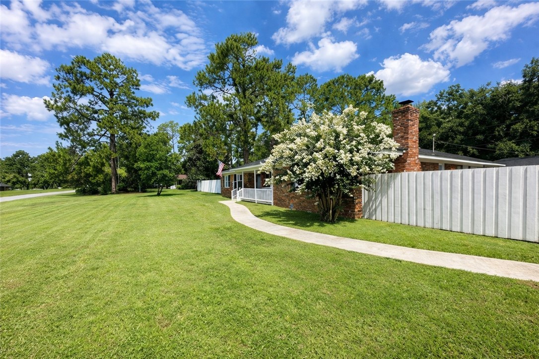 2026 Ellis Lane Blackshear, GA 31516 - Photo 5 of 23