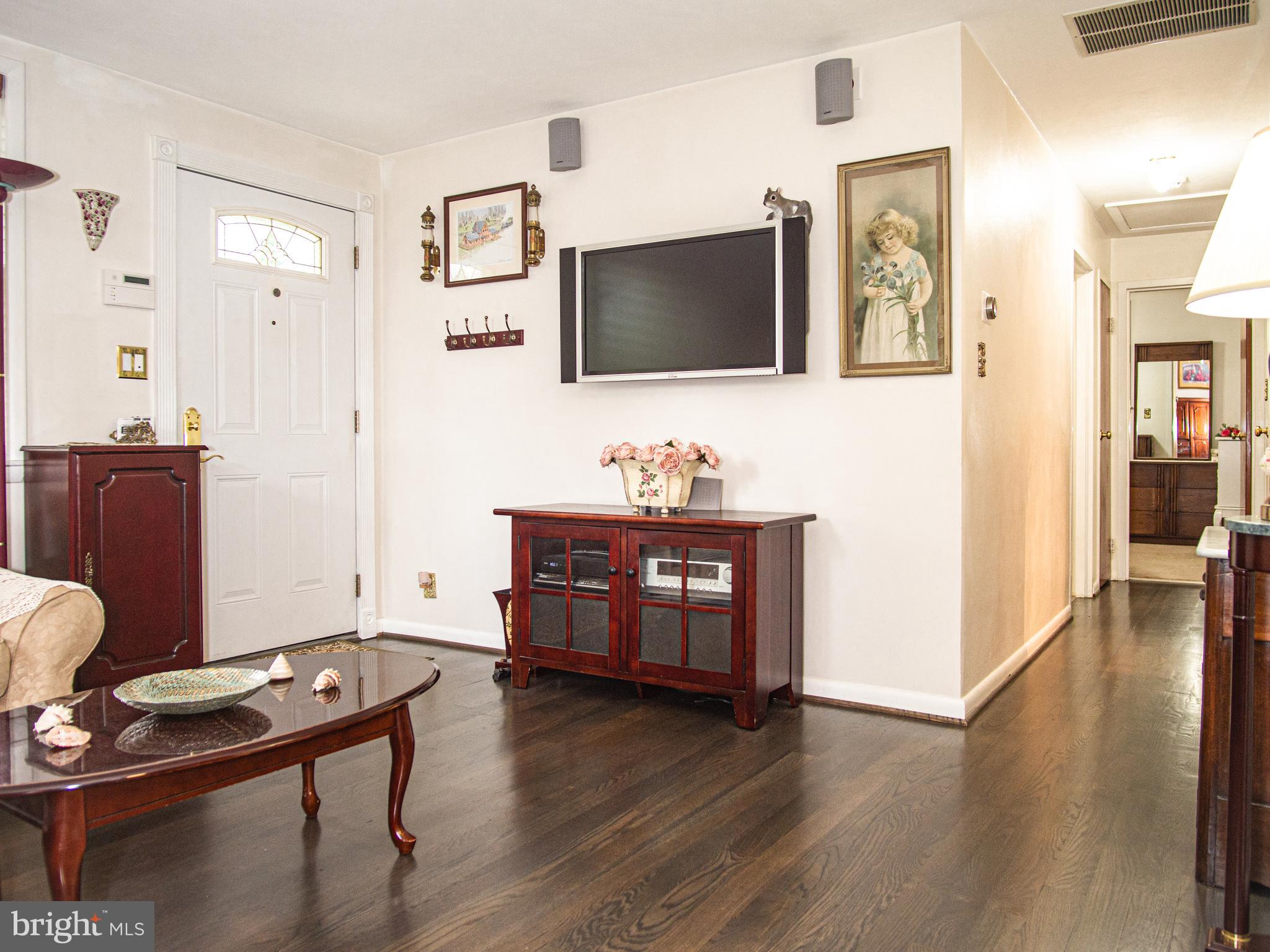 7734 Carter Road Sykesville, MD 21784 - Photo 10 of 31 Living Room
