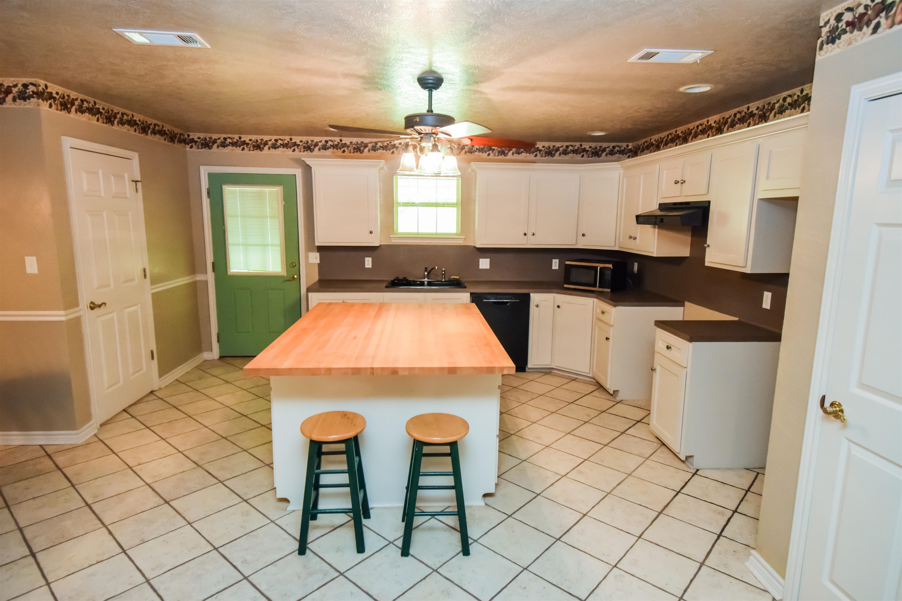 520 Ryan Road Sour Lake, TX 77659 - Photo 6 of 17