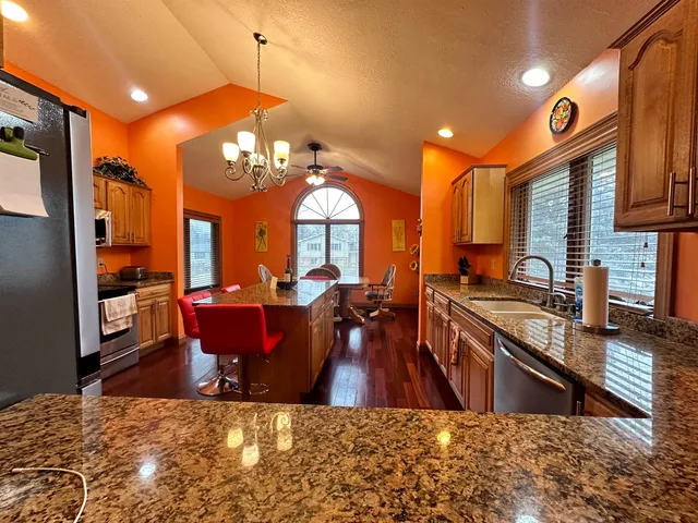 $219,900 | 734 South Canterbury, Freeport, IL 61032