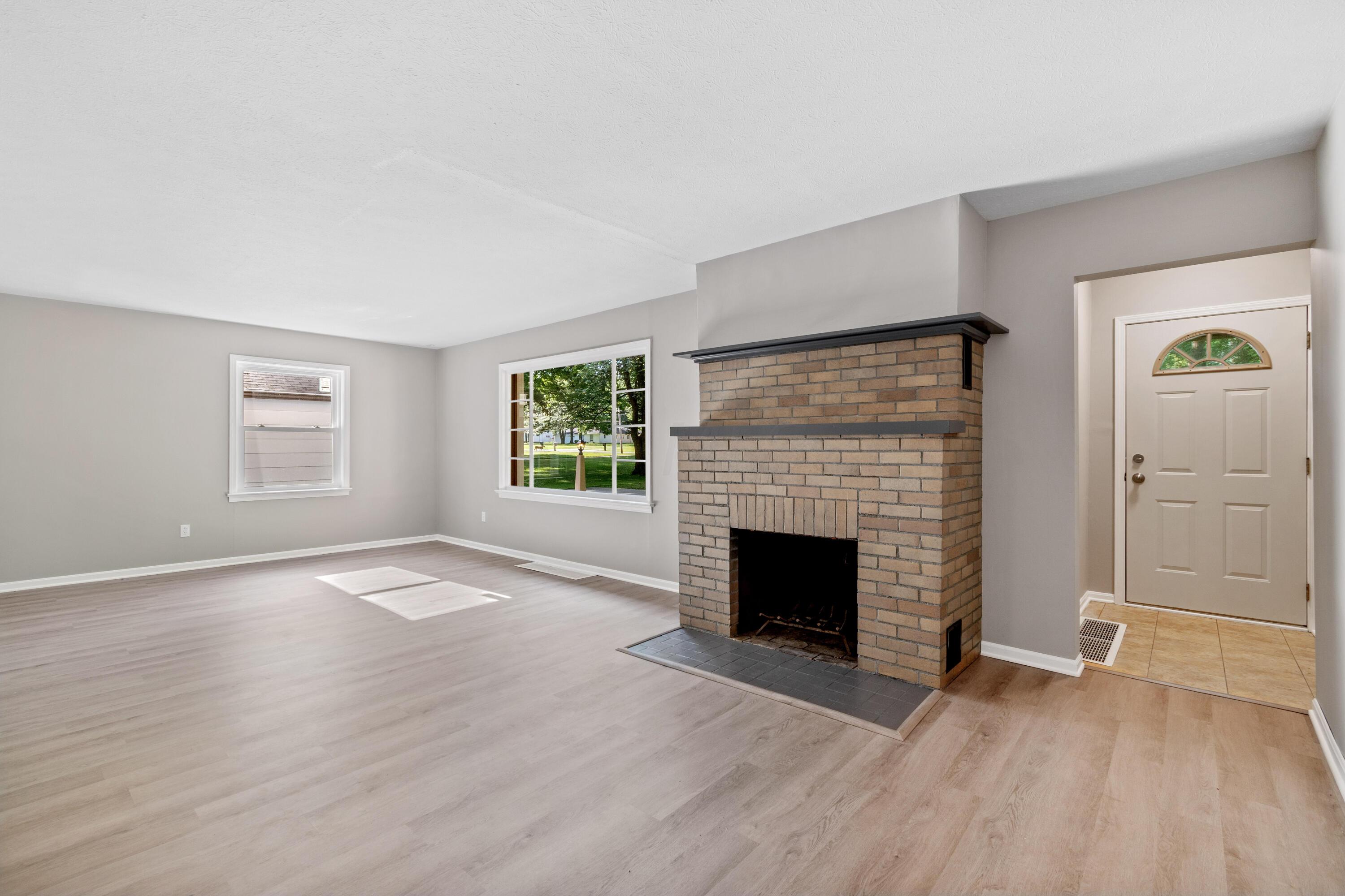22901 Harms Road Euclid, OH 44143 - Photo 4 of 29 3