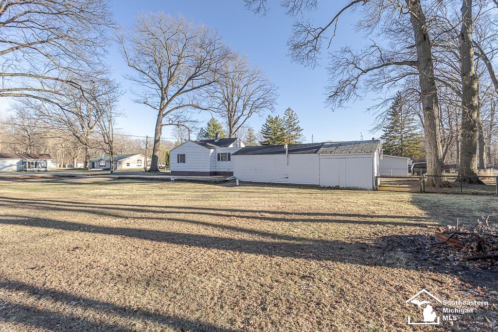 8037 Wiseman Road Lambertville, MI 48144 - Photo 12 of 41 Gallery Image 12