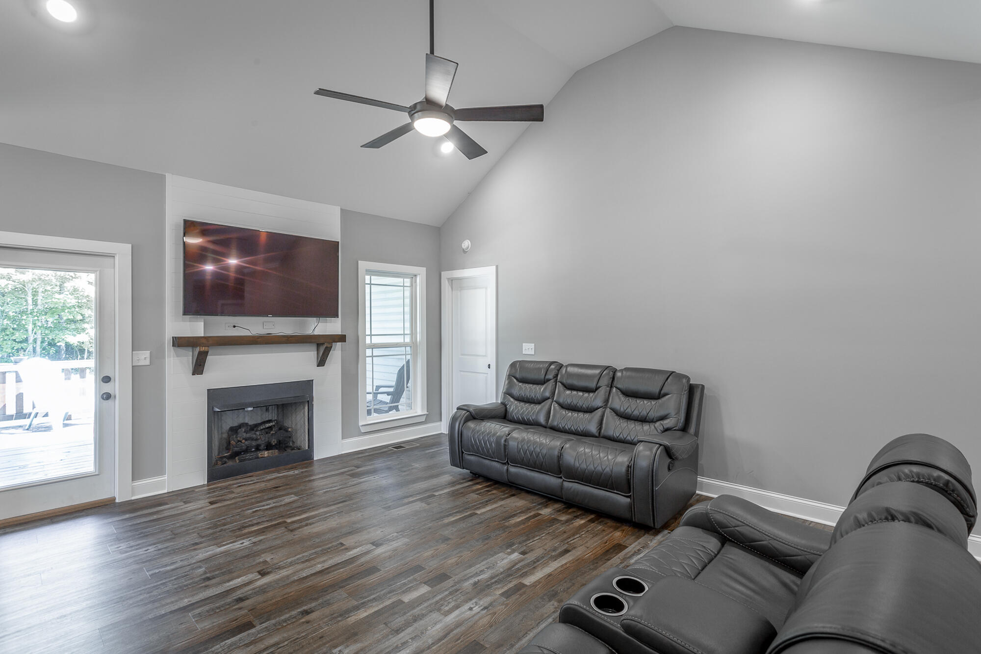 82 Senduro Pass Rock Spring, GA 30739 - Photo 3 of 31 Living room